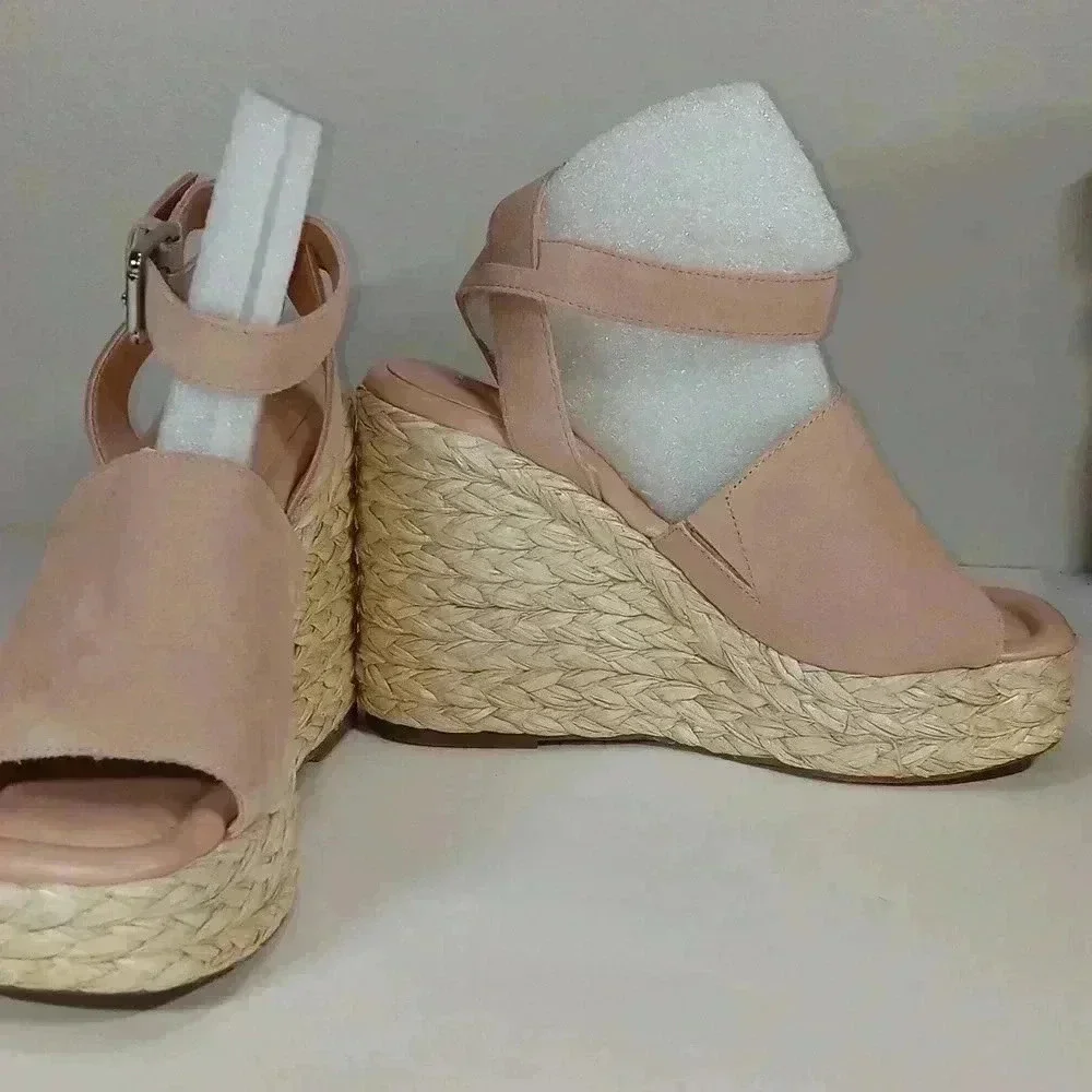 Marc Fisher effortlessly complement